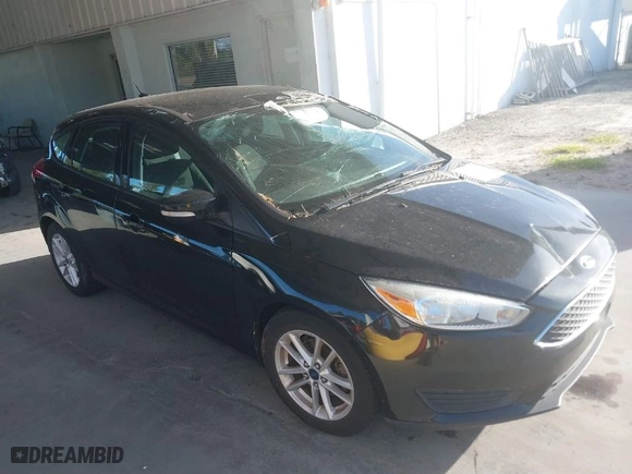 2015 Ford Focus SE with VIN 1FADP3K26FL252944, listed as a IAAI auction lot 40752414 with 58,620 mi miles. Bid and sale history available at carsss.com. Image 1.