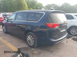 2019 Chrysler Pacifica Touring Plus z VIN 2C4RC1FG5KR550411, wystawiony jako IAAI lot #42066955 z przebiegiem 121 505 mil mil oraz . Historia ofert i sprzedaży dostępna na DreamBid. Obrazek 3.