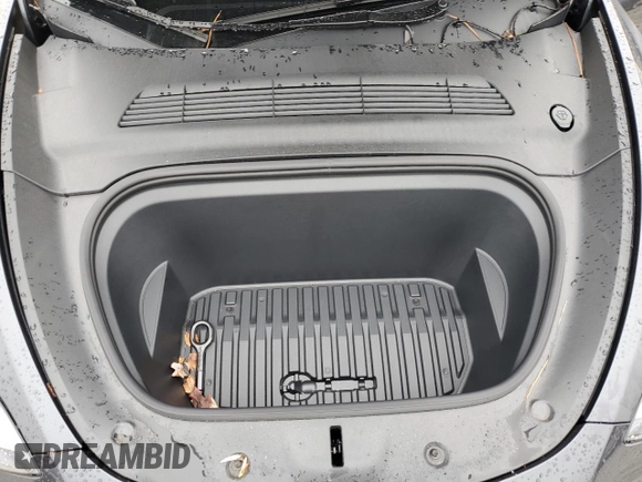 2024 Tesla Model Y Long Range with VIN 7SAYGAEE7RF005786, listed as a Copart auction lot 58415195 with 8,700 mi miles and Salvage title. Bid and sale history available at DreamBid. Image 11.