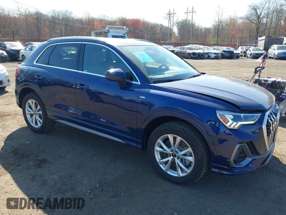 2024 Audi Q3 S line Premium Plus z VIN WA1EECF30R1173836, wystawiony jako IAAI lot #42044971 z przebiegiem 4 848 mil mil oraz . Historia ofert i sprzedaży dostępna na DreamBid. Obrazek 1.
