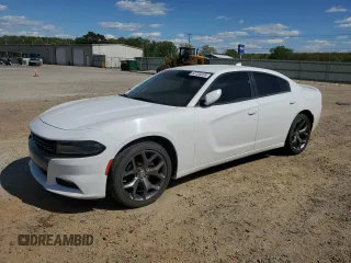 2015 Dodge Charger SXT z VIN 2C3CDXHG0FH886695, wystawiony jako Copart lot #52733325 z przebiegiem 117 021 mil mil oraz Szkody całkowita. Historia ofert i sprzedaży dostępna na DreamBid. Obrazek 1.