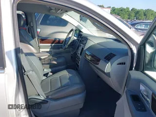 2010 Chrysler Town & Country Touring with VIN 2A4RR5D19AR202169, listed as a IAAI auction lot 42123581 with 183,000 mi miles and . Bid and sale history available at DreamBid. Image 5.