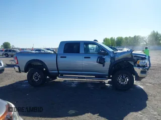 2024 Ram 2500 Tradesman z VIN 3C6UR5CJ5RG276442, wystawiony jako IAAI lot #41995189 z przebiegiem 11 428 mil mil oraz . Historia ofert i sprzedaży dostępna na DreamBid. Obrazek 13.