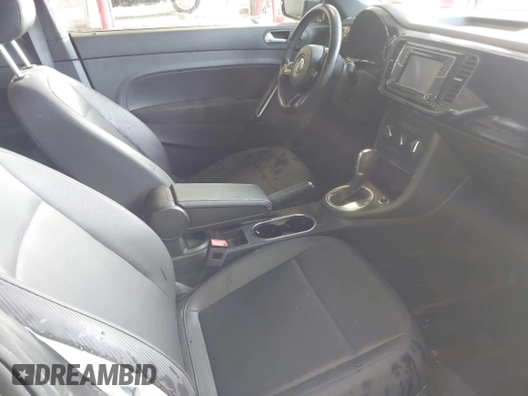 2018 Volkswagen Beetle S z VIN 3VWFD7AT6JM703758, wystawiony jako IAAI lot #41381842 z przebiegiem Nie podano mil oraz . Historia ofert i sprzedaży dostępna na DreamBid. Obrazek 5.