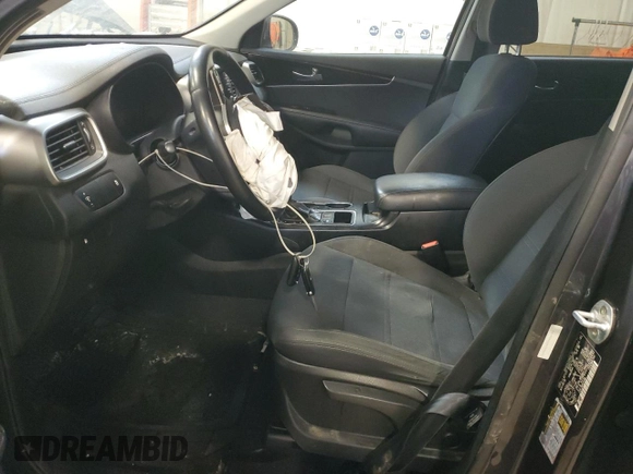2019 Kia Sorento LX z VIN 5XYPG4A32KG548492, wystawiony jako Copart lot #61574165 z przebiegiem 134 672 mil mil oraz Szkoda całkowita • Salvage title. Historia ofert i sprzedaży dostępna na DreamBid. Obrazek 7.