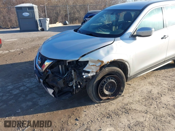 2017 Nissan Rogue S z VIN KNMAT2MV9HP563256, wystawiony jako IAAI lot #41732780 z przebiegiem 135 505 mil mil oraz . Historia ofert i sprzedaży dostępna na DreamBid. Obrazek 6.