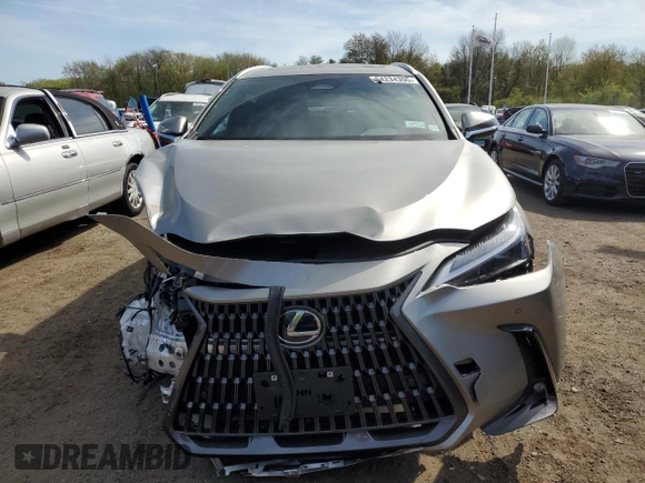 2025 Lexus NX 350 Premium z VIN 2T2GGCEZ0SC080200, wystawiony jako Copart lot #54234395 z przebiegiem 897 mil mil oraz Szkoda całkowita • Salvage title. Historia ofert i sprzedaży dostępna na DreamBid. Obrazek 5.