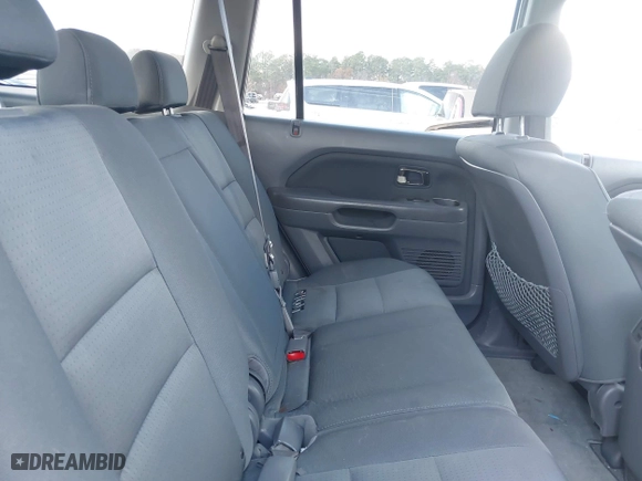 2008 Honda Pilot VP with VIN 5FNYF28278B020066, listed as a IAAI auction lot 40987012 with 210,188 mi miles. Bid and sale history available at carsss.com. Image 8.