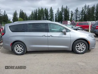 2021 Chrysler Pacifica Touring L with VIN 2C4RC1BG3MR552828, listed as a IAAI auction lot 42207838 with 67,917 mi miles and . Bid and sale history available at DreamBid. Image 13.