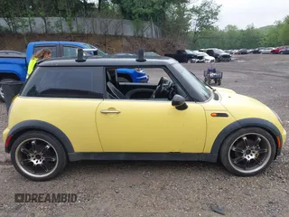 2002 MINI Hardtop with VIN WMWRC33472TC33275, listed as a IAAI auction lot 42537323 with 173,611 mi miles and . Bid and sale history available at DreamBid. Image 14.
