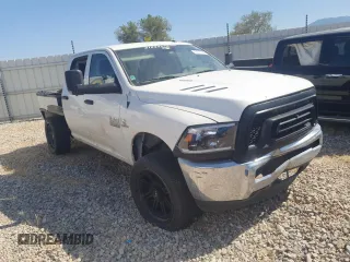2018 Ram 2500 Tradesman z VIN 3C6UR5CL3JG348471, wystawiony jako Copart lot #64247285 z przebiegiem 398 440 mil mil oraz Czysty tytuł • Clean title. Historia ofert i sprzedaży dostępna na DreamBid. Obrazek 4.