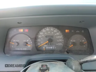 1997 Mercury Grand Marquis GS z VIN 2MELM74W2VX663313, wystawiony jako Copart lot #59539665 z przebiegiem 260 024 mil mil oraz Czysty tytuł • Clean title. Historia ofert i sprzedaży dostępna na DreamBid. Obrazek 9.