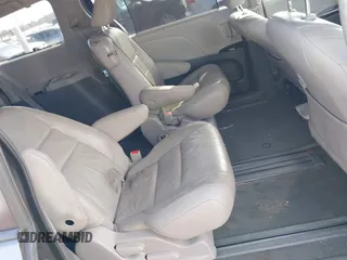 2018 Toyota Sienna XLE Auto Access Seat with VIN 5TDYZ3DC3JS951774, listed as a IAAI auction lot 41567595 with 160,197 mi miles. Bid and sale history available at carsss.com. Image 8.