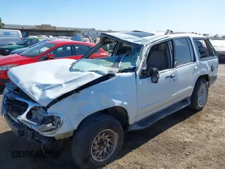 2000 Ford Explorer XLT с VIN 1FMZU63P8YZB84601, выставлен на аукционе IAAI как лот 41340435 с пробегом 132 511 миль миль и . История ставок и продаж доступна на DreamBid. Изображение 6.