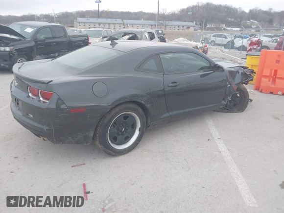 2012 Chevrolet Camaro 2LS z VIN 2G1FA1E34C9163205, wystawiony jako IAAI lot #41395889 z przebiegiem 40 765 mil mil oraz . Historia ofert i sprzedaży dostępna na DreamBid. Obrazek 4.