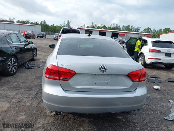 2012 Volkswagen Passat SE with VIN 1VWBP7A38CC074580, listed as a IAAI auction lot 40556967 with 158,525 mi miles. Bid and sale history available at carsss.com. Image 16.