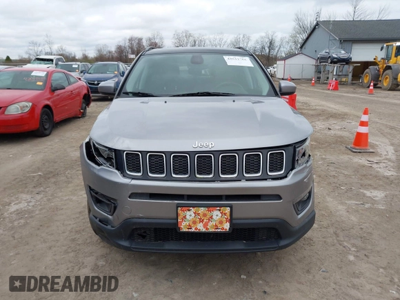 2018 Jeep Compass Latitude with VIN 3C4NJDBB1JT303009, listed as a IAAI auction lot 42012766 with 161,463 mi miles. Bid and sale history available at carsss.com. Image 12.