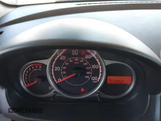 2014 Mazda 2 Sport z VIN JM1DE1KZ3E0172194, wystawiony jako IAAI lot #42305715 z przebiegiem 154 050 mil mil oraz . Historia ofert i sprzedaży dostępna na DreamBid. Obrazek 7.
