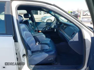 1995 Ford Crown Victoria LX с VIN 2FALP74W3SX123480, выставлен на аукционе IAAI как лот 41737431 с пробегом Не указан миль и . История ставок и продаж доступна на DreamBid. Изображение 5.