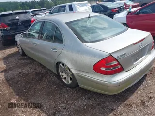 2003 Mercedes-Benz E 500 z VIN WDBUF70J73A332919, wystawiony jako IAAI lot #42477689 z przebiegiem Nie podano mil oraz . Historia ofert i sprzedaży dostępna na DreamBid. Obrazek 3.