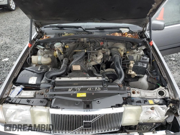 1990 Volvo 760 with VIN YV1GA8740L0089828, listed as a Copart auction lot 84668844 with 272,600 mi miles and Salvage title. Bid and sale history available at DreamBid. Image 11.
