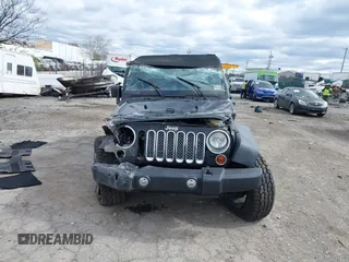 2013 Jeep Wrangler Unlimited Sport z VIN 1C4HJWDG3DL697226, wystawiony jako IAAI lot #42053059 z przebiegiem 134 504 mil mil oraz . Historia ofert i sprzedaży dostępna na DreamBid. Obrazek 12.