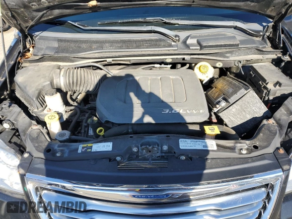 2015 Chrysler Town & Country LX with VIN 2C4RC1AG2FR675606, listed as a Copart auction lot 88864295 with 39,985 mi miles and Clean Title. Bid and sale history available at carsss.com. Image 12.