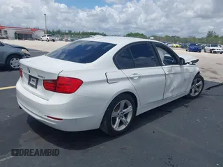 2013 BMW 3 Series 328i xDrive с VIN WBA3B5C54DF597262, выставлен на аукционе IAAI как лот 42640101 с пробегом 109 136 миль миль и . История ставок и продаж доступна на DreamBid. Изображение 4.