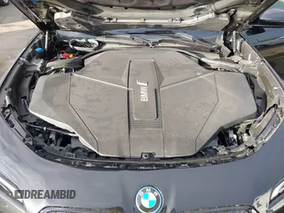 2023 BMW i7 xDrive60 z VIN WBY53EJ08PCN64169, wystawiony jako IAAI lot #40994066 z przebiegiem 6326 mil mil oraz . Historia ofert i sprzedaży dostępna na DreamBid. Obrazek 10.