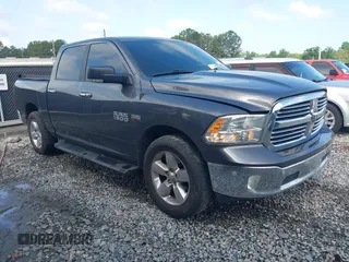 2018 Ram 1500 Lone Star Silver z VIN 1C6RR6LT8JS266496, wystawiony jako IAAI lot #42327266 z przebiegiem 199 252 mil mil oraz . Historia ofert i sprzedaży dostępna na DreamBid. Obrazek 1.