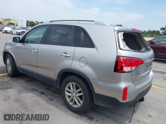 2014 Kia Sorento LX z VIN 5XYKT4A7XEG460996, wystawiony jako IAAI lot #42270696 z przebiegiem 105 677 mil mil oraz . Historia ofert i sprzedaży dostępna na DreamBid. Obrazek 3.