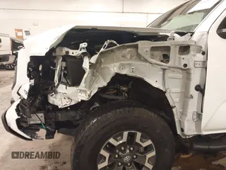 2021 Toyota Tacoma 4WD SR5 with VIN 3TMDZ5BN6MM113743, listed as a IAAI auction lot 41413775 with 24,735 mi miles. Bid and sale history available at carsss.com. Image 6.