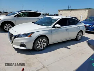 2020 Nissan Altima S z VIN 1N4BL4BV5LC261150, wystawiony jako Copart lot #52215575 z przebiegiem 64 768 mil mil oraz Czysty tytuł • Clean title. Historia ofert i sprzedaży dostępna na DreamBid. Obrazek 1.