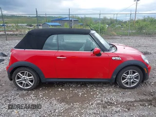 2014 MINI Convertible S с VIN WMWZP3C52ET706272, выставлен на аукционе IAAI как лот 42198277 с пробегом 40 372 миль миль и . История ставок и продаж доступна на DreamBid. Изображение 14.