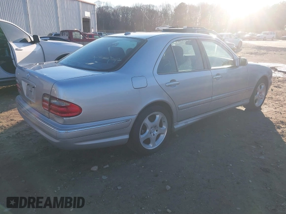 2002 Mercedes-Benz E 320 with VIN WDBJF70J52B431704, listed as a IAAI auction lot 41304419 with 271,140 mi miles and . Bid and sale history available at DreamBid. Image 4.