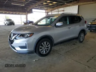 2017 Nissan Rogue S z VIN KNMAT2MT7HP586792, wystawiony jako Copart lot #54064465 z przebiegiem 106 107 mil mil oraz Szkoda całkowita • Salvage title. Historia ofert i sprzedaży dostępna na DreamBid. Obrazek 1.