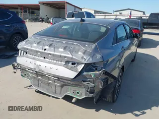 2022 Hyundai Elantra SEL z VIN KMHLN4AG5NU357557, wystawiony jako IAAI lot #41989654 z przebiegiem 56 010 mil mil oraz . Historia ofert i sprzedaży dostępna na DreamBid. Obrazek 4.