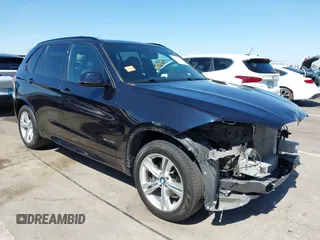 2017 BMW X5 sDrive35i z VIN 5UXKR2C33H0U23777, wystawiony jako IAAI lot #42276724 z przebiegiem 80 247 mil mil oraz . Historia ofert i sprzedaży dostępna na DreamBid. Obrazek 1.