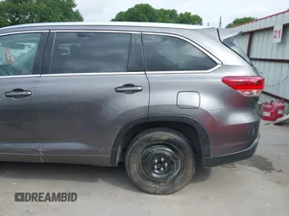 2018 Toyota Highlander Limited with VIN 5TDYZRFH5JS276425, listed as a IAAI auction lot 42070369 with 129,215 mi miles and . Bid and sale history available at DreamBid. Image 18.