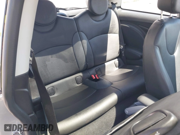 2009 MINI Hardtop with VIN WMWMF335X9TU71767, listed as a IAAI auction lot 42696886 with 105,408 mi miles and . Bid and sale history available at DreamBid. Image 8.