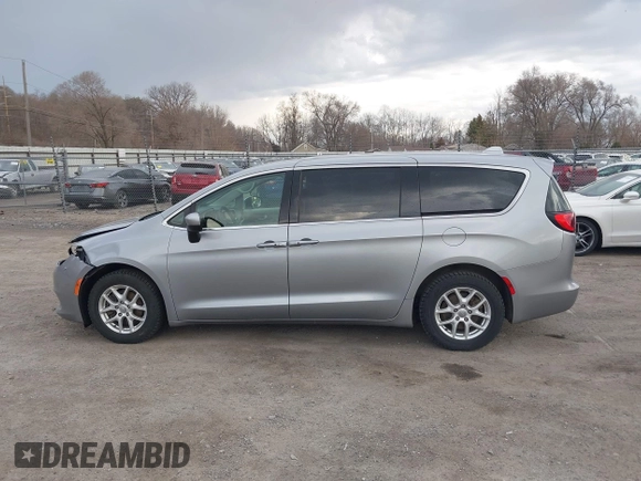 2018 Chrysler Pacifica Touring with VIN 2C4RC1DGXJR177738, listed as a IAAI auction lot 41895939 with 194,788 mi miles and . Bid and sale history available at DreamBid. Image 14.