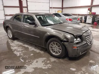 2008 Chrysler 300 Touring with VIN 2C3KA53G18H180306, listed as a IAAI auction lot 41514398 with 204,535 mi miles. Bid and sale history available at carsss.com. Image 1.