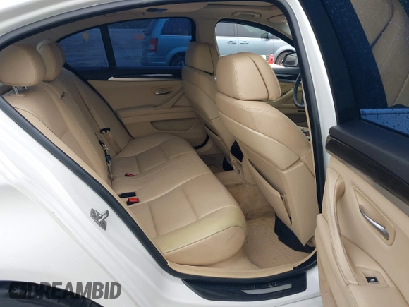 2012 BMW 5 Series 535i xDrive z VIN WBAFU7C57CDU64640, wystawiony jako IAAI lot #42109534 z przebiegiem 132 310 mil mil oraz . Historia ofert i sprzedaży dostępna na DreamBid. Obrazek 8.