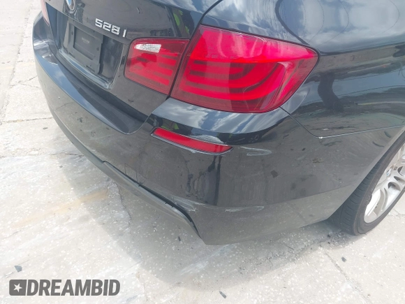 2013 BMW 5 Series 528i xDrive z VIN WBAXH5C57DD111765, wystawiony jako IAAI lot #42293035 z przebiegiem 118 786 mil mil oraz . Historia ofert i sprzedaży dostępna na DreamBid. Obrazek 15.
