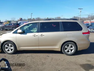 2011 Toyota Sienna LE AAS with VIN 5TDKK3DC0BS168052, listed as a IAAI auction lot 41688494 with 49,095 mi miles. Bid and sale history available at carsss.com. Image 14.