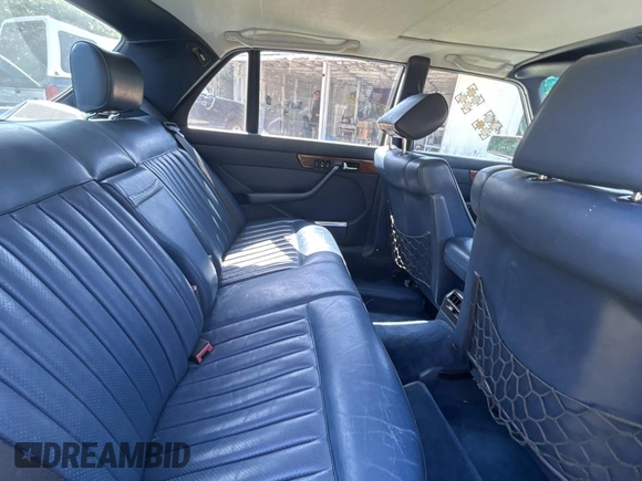 1988 Mercedes-Benz 560 with VIN WDBCA39D0JA421504, listed as a Copart auction lot 52342525 with 82,277 mi miles and Clean Title. Bid and sale history available at DreamBid. Image 6.