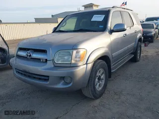 2005 Toyota Sequoia SR5 with VIN 5TDZT34AX5S260090, listed as a IAAI auction lot 41826887 with 231,033 mi miles. Bid and sale history available at carsss.com. Image 2.
