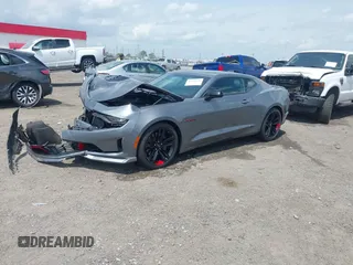 2022 Chevrolet Camaro 1SS z VIN 1G1FF1R70N0101991, wystawiony jako IAAI lot #42148128 z przebiegiem 49 451 mil mil oraz . Historia ofert i sprzedaży dostępna na DreamBid. Obrazek 2.