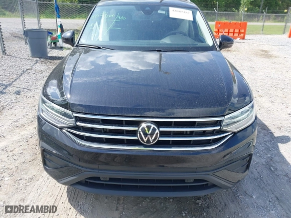 2024 Volkswagen Tiguan SE with VIN 3VV3B7AX7RM029891, listed as a IAAI auction lot 42087357 with 43,636 mi miles. Bid and sale history available at carsss.com. Image 12.