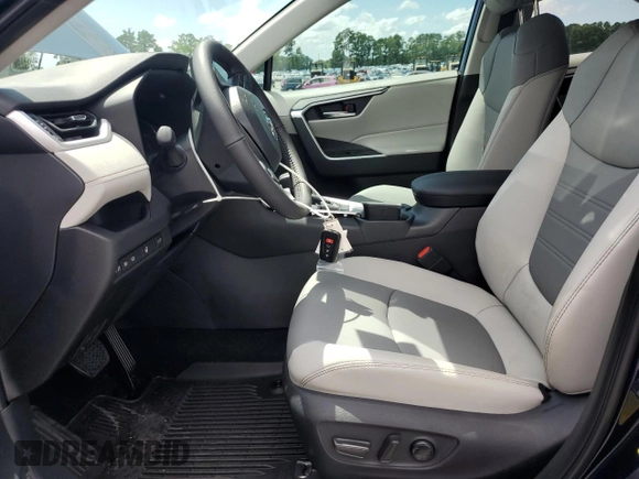 2025 Toyota RAV4 XLE Premium z VIN 2T3A1RFVXSW561913, wystawiony jako Copart lot #64755135 z przebiegiem 216 mil mil oraz Szkoda całkowita • Salvage title. Historia ofert i sprzedaży dostępna na DreamBid. Obrazek 7.